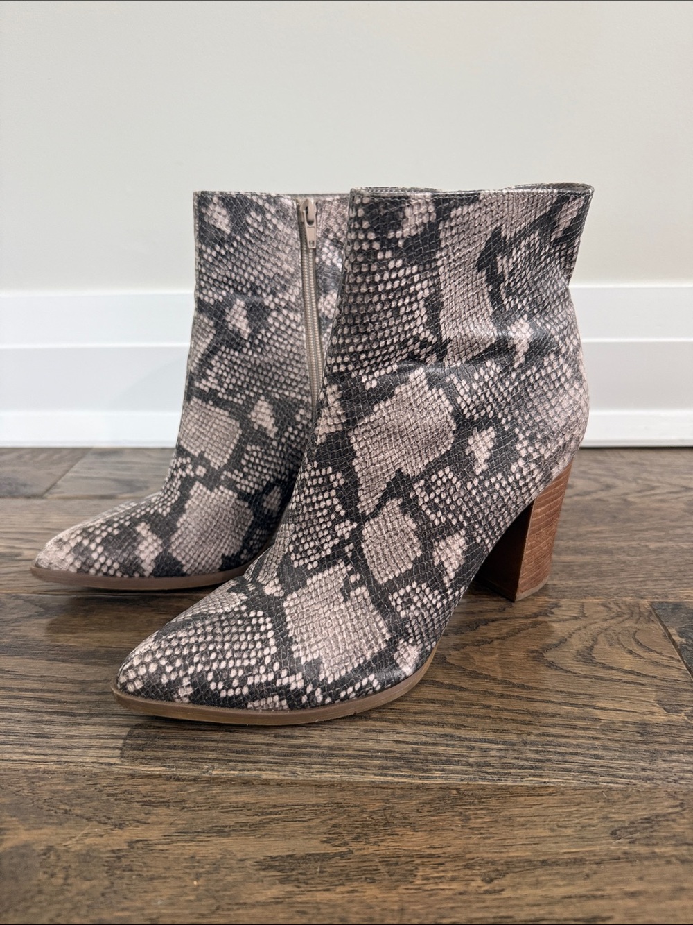 Carlos Santana Taupe and Gray Snake-Embossed Pointed Ankle Boots - Picture 4 of 6